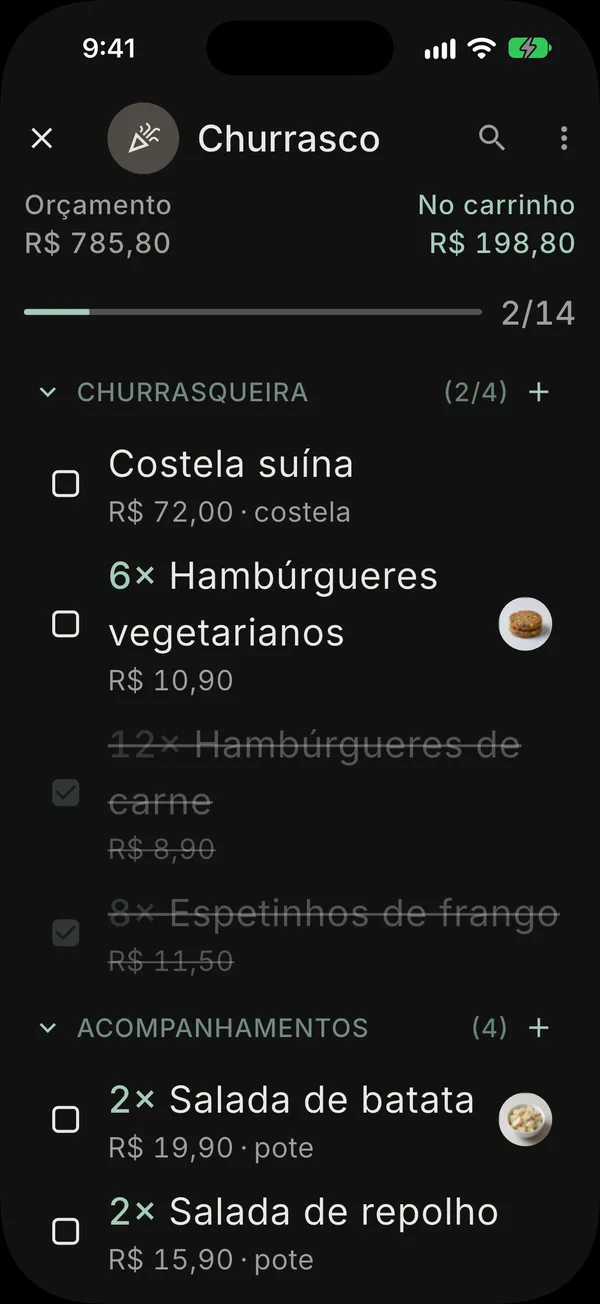 Lista de churrasco no modo escuro com orçamento, total no carrinho e barra de progresso